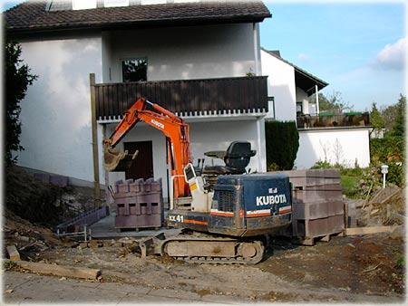 Foto von Ausschachtungsarbeit mit einem Minibagger